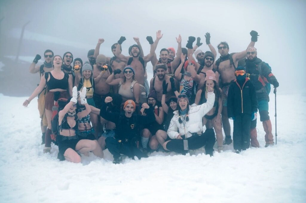 Mayo ile karlı dağlara tırmandılar! Wim Hof Method kış kampı