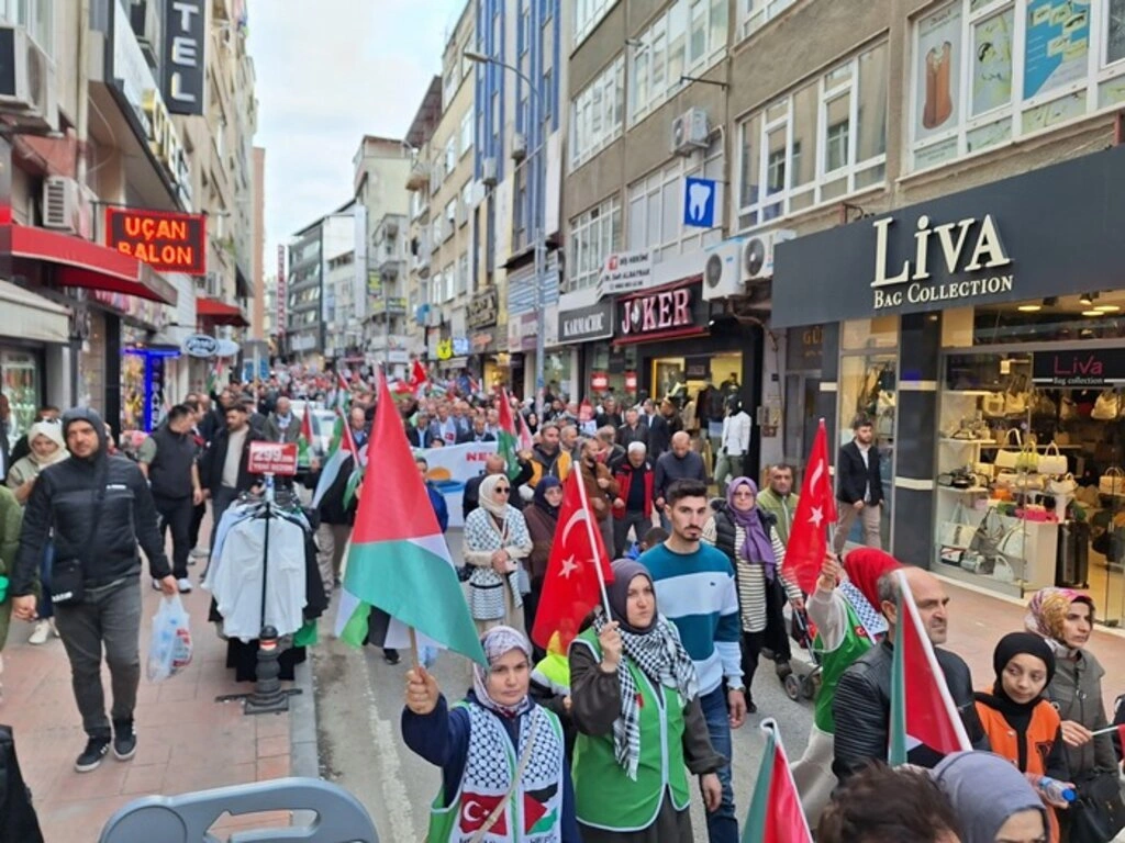 Samsun'da on binler Filistin için yürüdü