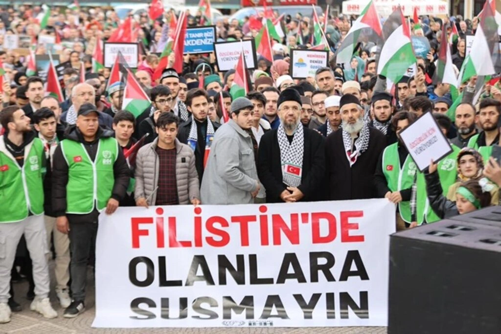Samsun'da on binler Filistin için yürüdü