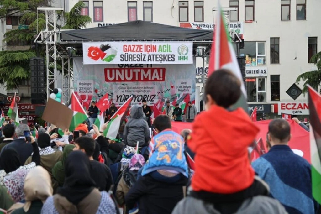 Samsun'da on binler Filistin için yürüdü