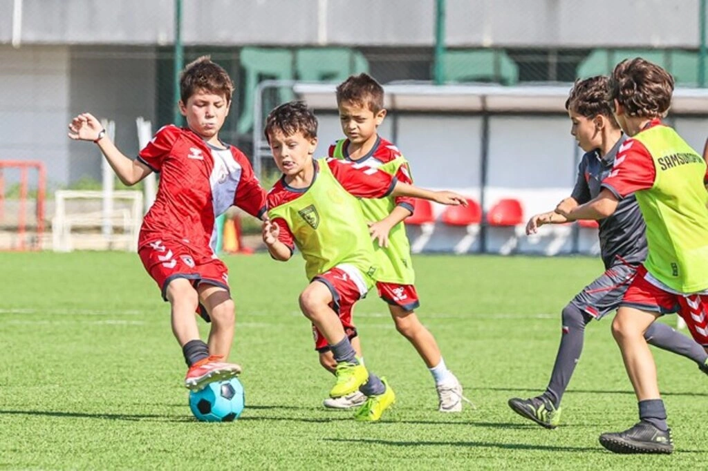 Samsunspor Futbol Okulları Şenliği Başladı