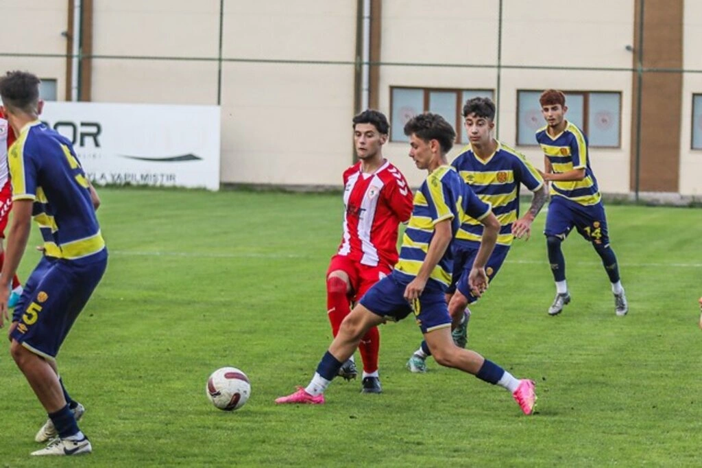 Samsunspor U19 Ankaragücü'nü 3-0 mağlup etti