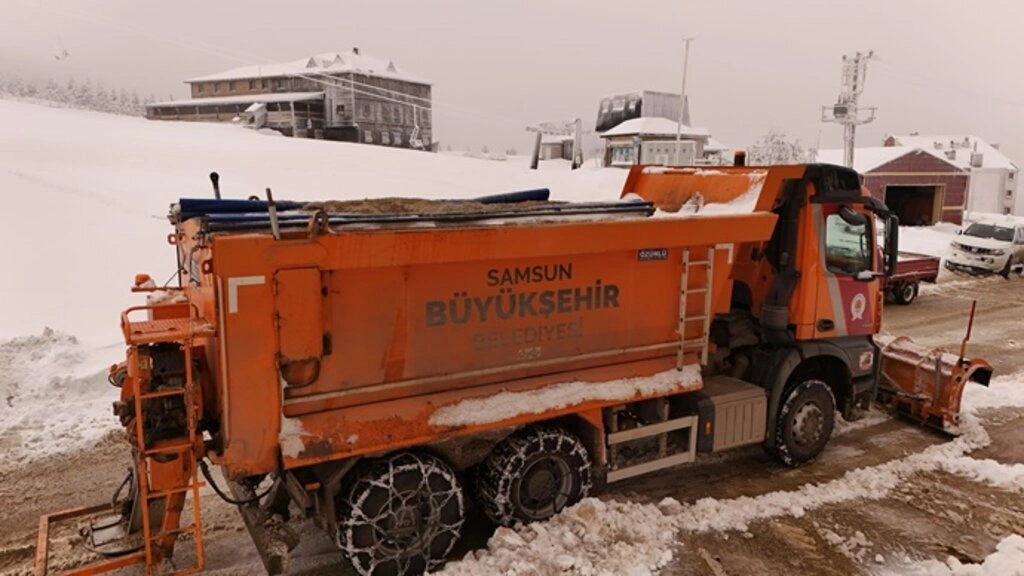 Samsun'da 70 cm Kar, Köpek Karın İçinde Kayboldu! Samsun'dan Kar Manzaraları