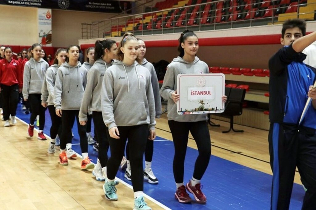 Okul Sporları Voleybol Yıldız Grup Müsabakaları başladı