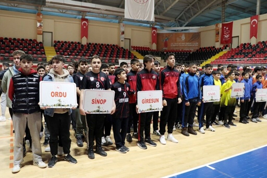 Okul Sporları Voleybol Yıldız Grup Müsabakaları başladı