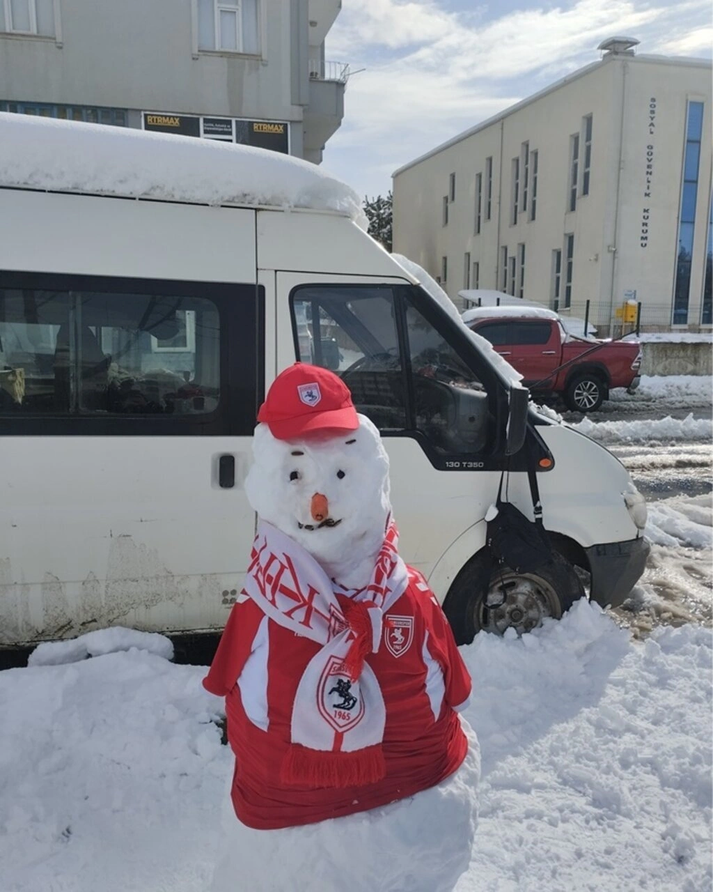 Samsun'da Kar Sanata Dönüştü: Birbirinden İlginç Kardan Adamlar