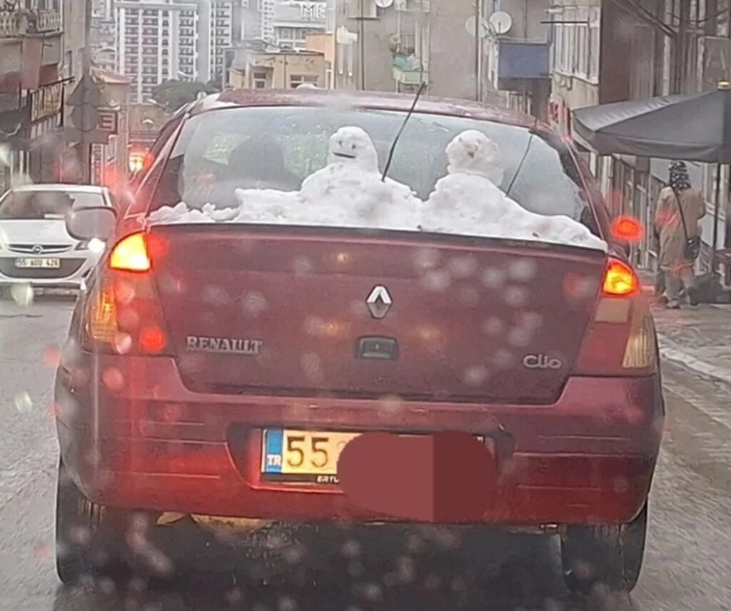 Samsun'da Kar Sanata Dönüştü: Birbirinden İlginç Kardan Adamlar