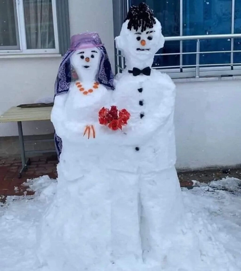 Samsun'da Kar Sanata Dönüştü: Birbirinden İlginç Kardan Adamlar