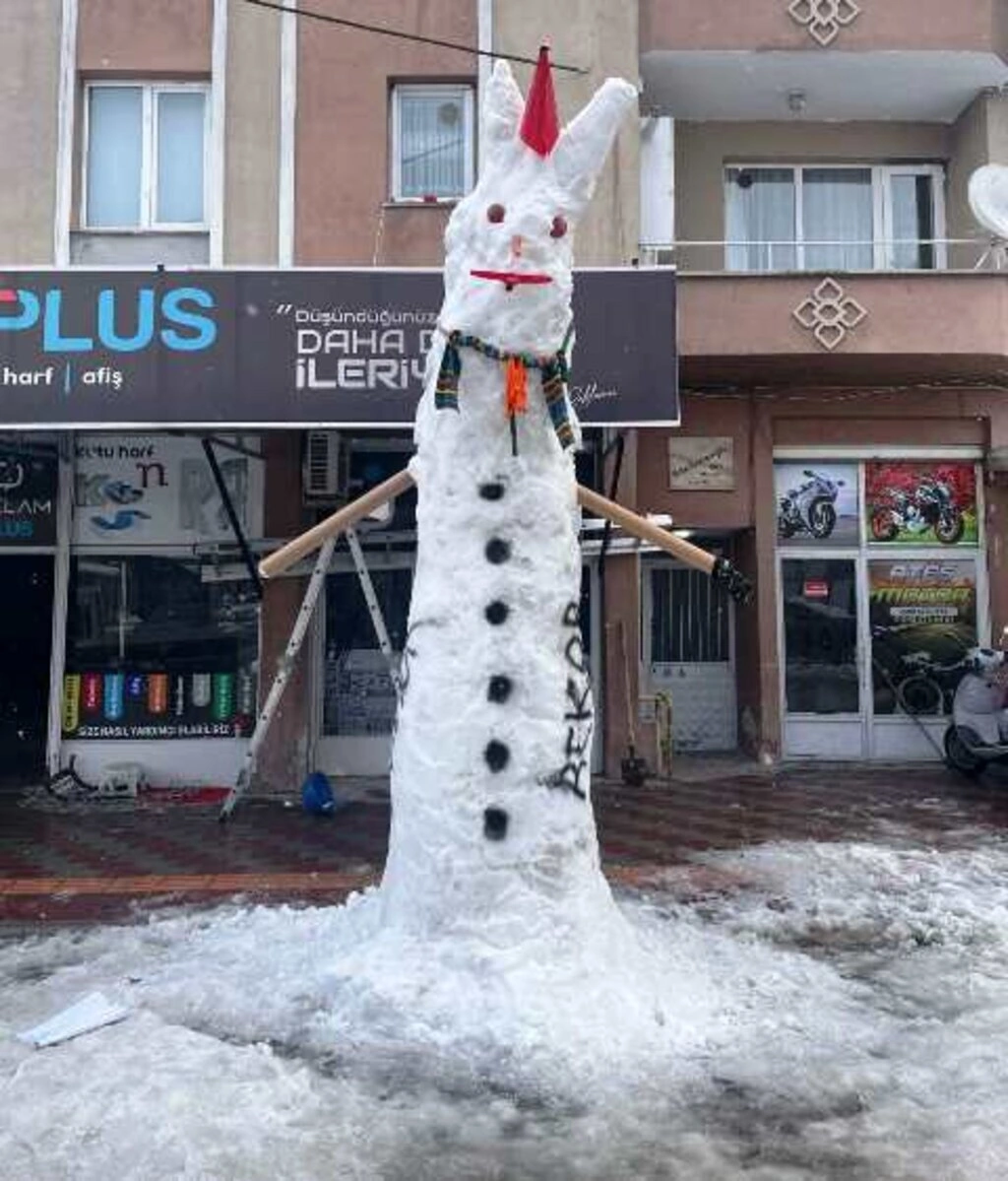 Samsun'da Kar Sanata Dönüştü: Birbirinden İlginç Kardan Adamlar