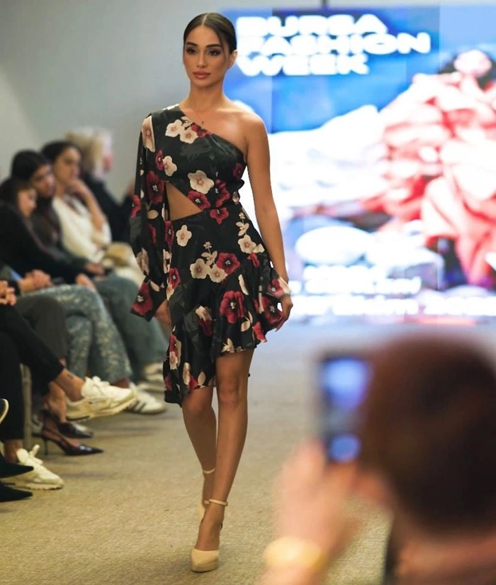 Fashion Week Successo defilesi izleyenleri büyüledi