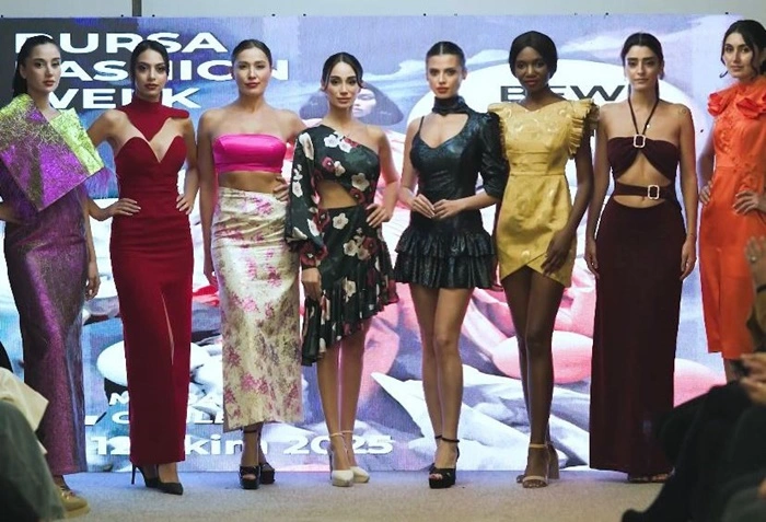 Fashion Week Successo defilesi izleyenleri büyüledi