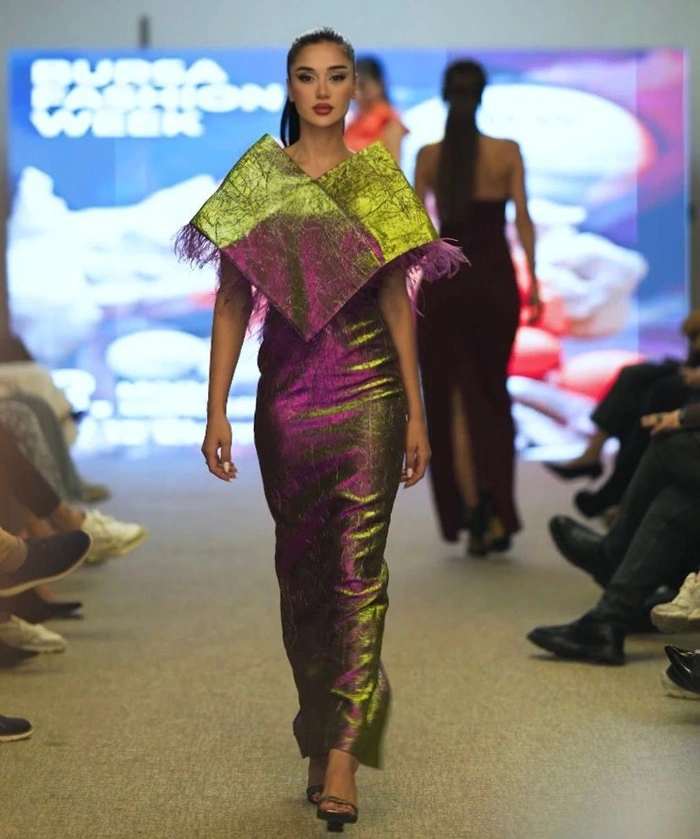 Fashion Week Successo defilesi izleyenleri büyüledi