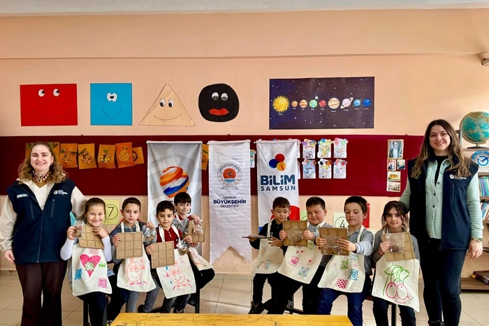 SAMSUN'DA BÜYÜKŞEHİR 40 KÖY OKULUNDAKİ 3 BİN 800 ÖĞRENCİYİ BİLİMLE BULUŞTURDU
