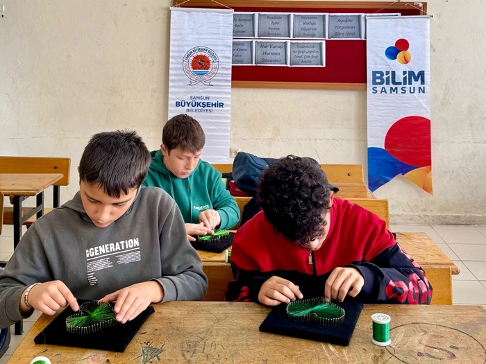 SAMSUN'DA BÜYÜKŞEHİR 40 KÖY OKULUNDAKİ 3 BİN 800 ÖĞRENCİYİ BİLİMLE BULUŞTURDU