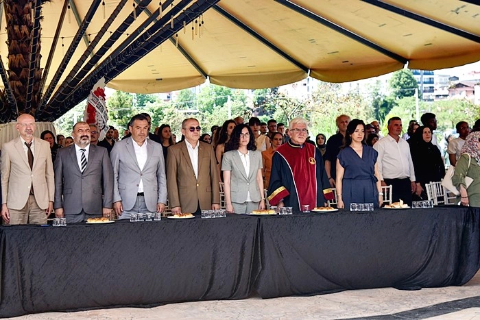 Çarşamba Ticaret Borsası MYO’da Mezuniyet Sevinci