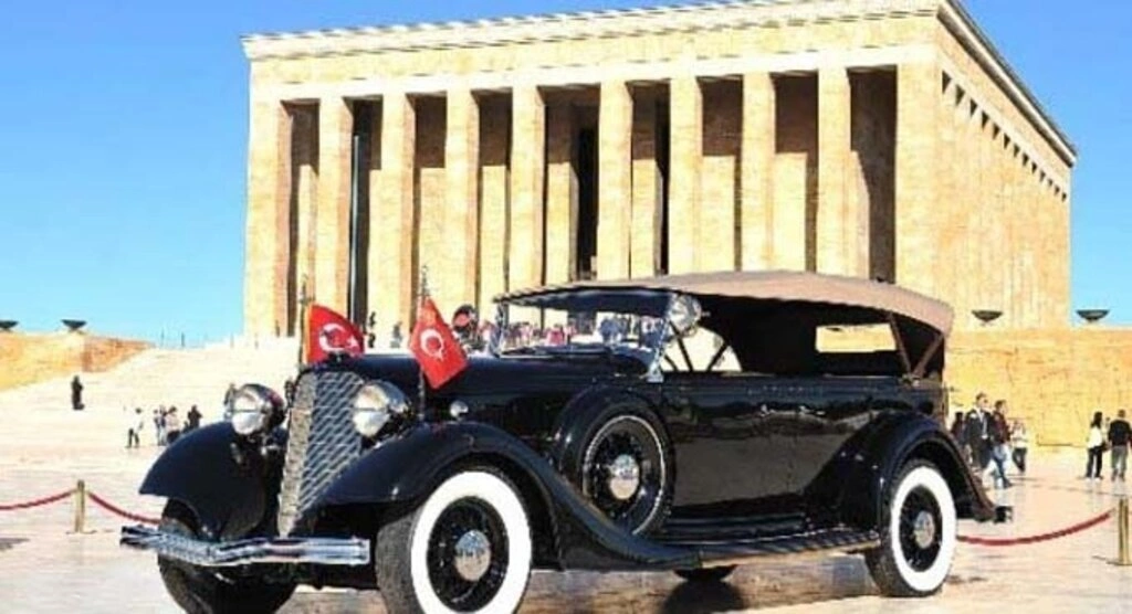 Samsun Büyükşehir Belediyesi, Gazi Mustafa Kemal Atatürk’ün makam aracı olarak kullandığı otomobilin aynısını yaptırdı.