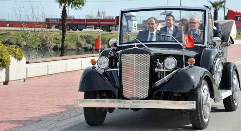 Samsun Büyükşehir Belediyesi, Gazi Mustafa Kemal Atatürk’ün makam aracı olarak kullandığı otomobilin aynısını yaptırdı.