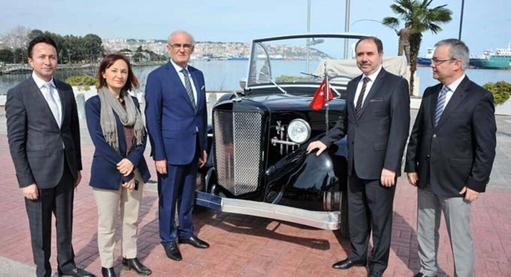 Samsun Büyükşehir Belediyesi, Gazi Mustafa Kemal Atatürk’ün makam aracı olarak kullandığı otomobilin aynısını yaptırdı.