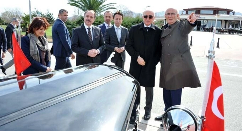 Samsun Büyükşehir Belediyesi, Gazi Mustafa Kemal Atatürk’ün makam aracı olarak kullandığı otomobilin aynısını yaptırdı.