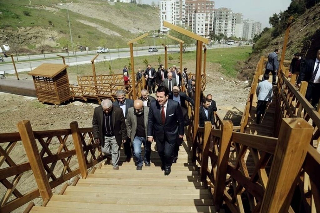 HALKIMIZ İÇİN HEP BİRLİKTE GECE GÜNDÜZ ÇALIŞIYORUZ