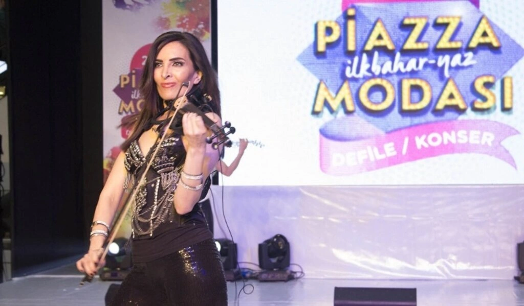 Çağla Şikel, Özge Ulusoy, Ayşe Hatun Önal ve Emre Kaya Samsun’u Salladı