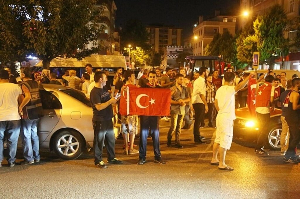 Atakum'da demokrasi nöbeti