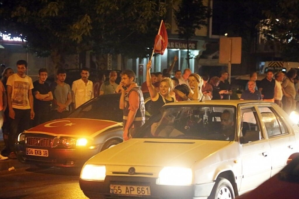 Atakum'da demokrasi nöbeti