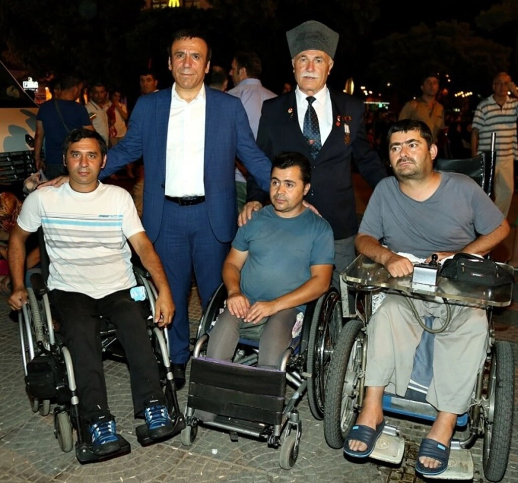 Canik Belediye Başkanı Osman Genç Demokrasi nöbeti