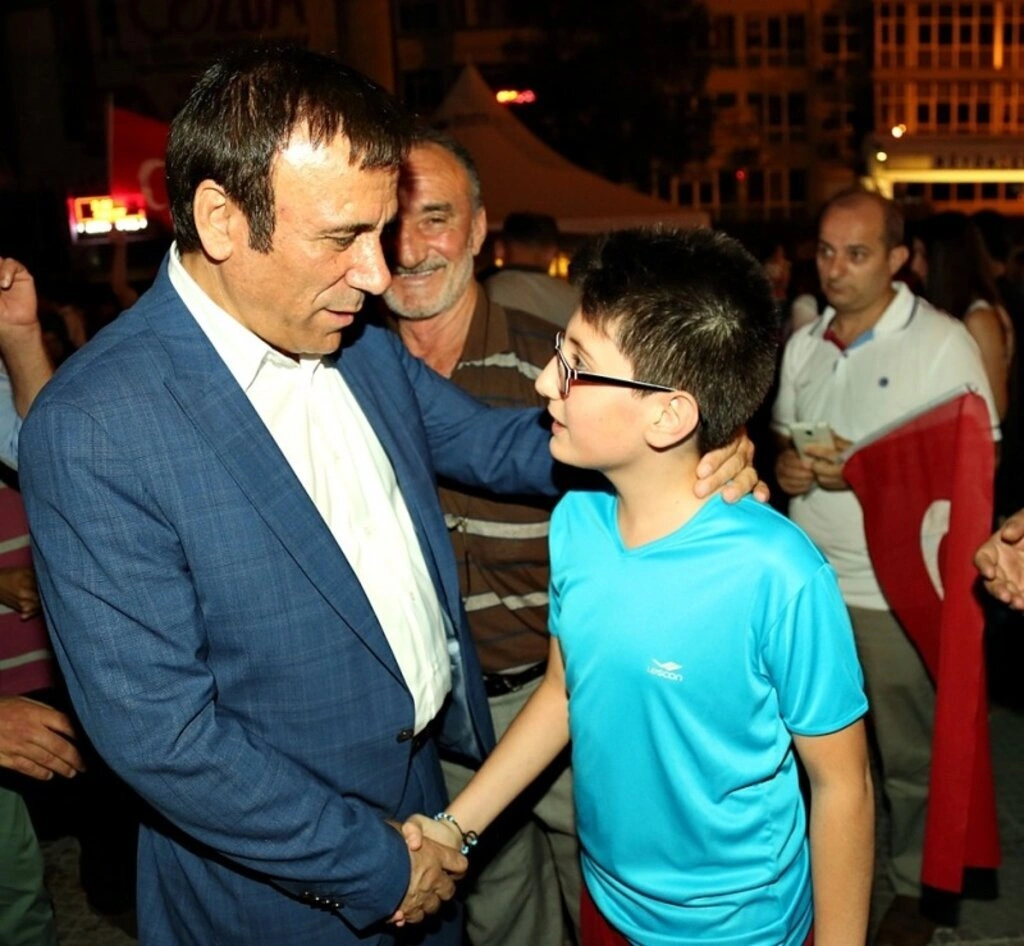 Canik Belediye Başkanı Osman Genç Demokrasi nöbeti