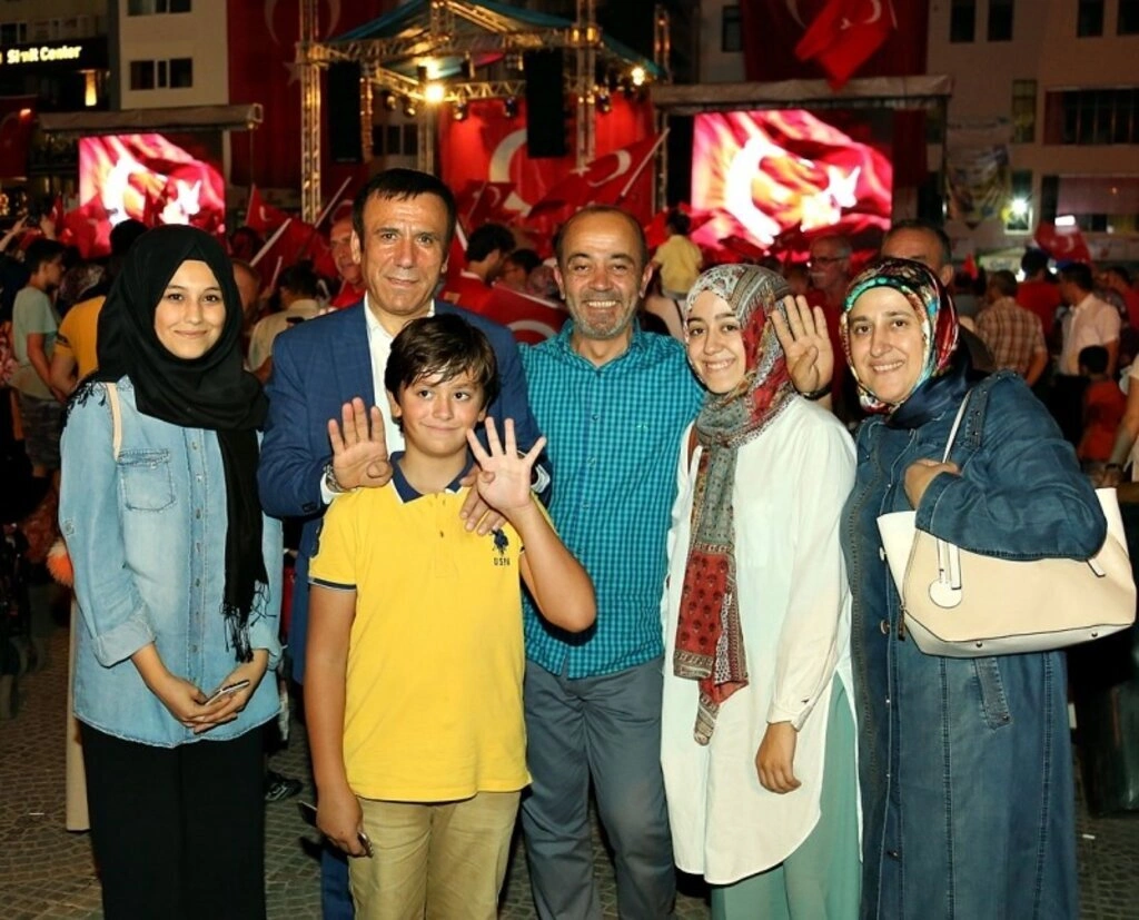 Canik Belediye Başkanı Osman Genç Demokrasi nöbeti