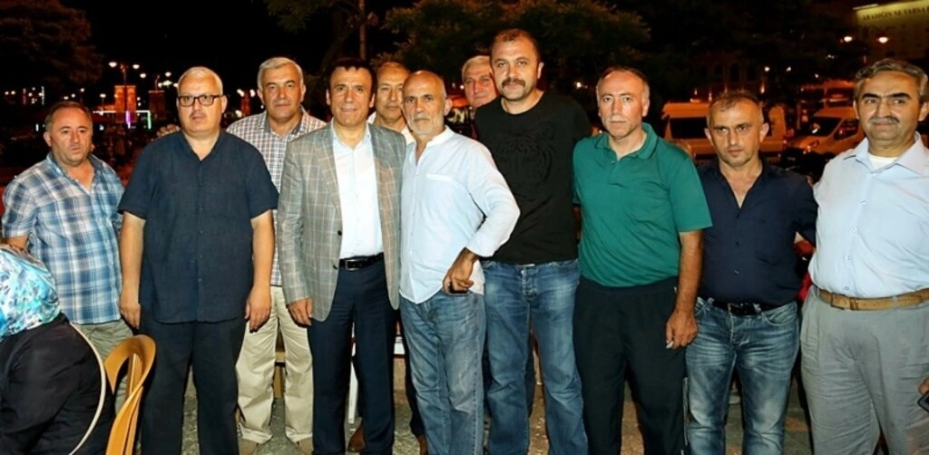 Genç ailesi demokrasi nöbetinde