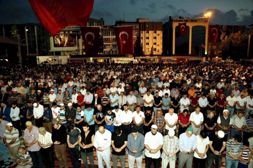 İlkadım Belediyesi Cuma sabah namazı