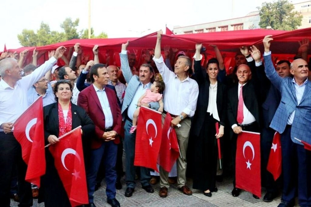 Milletvekili Köktaş demokrasi nöbeti resimleri