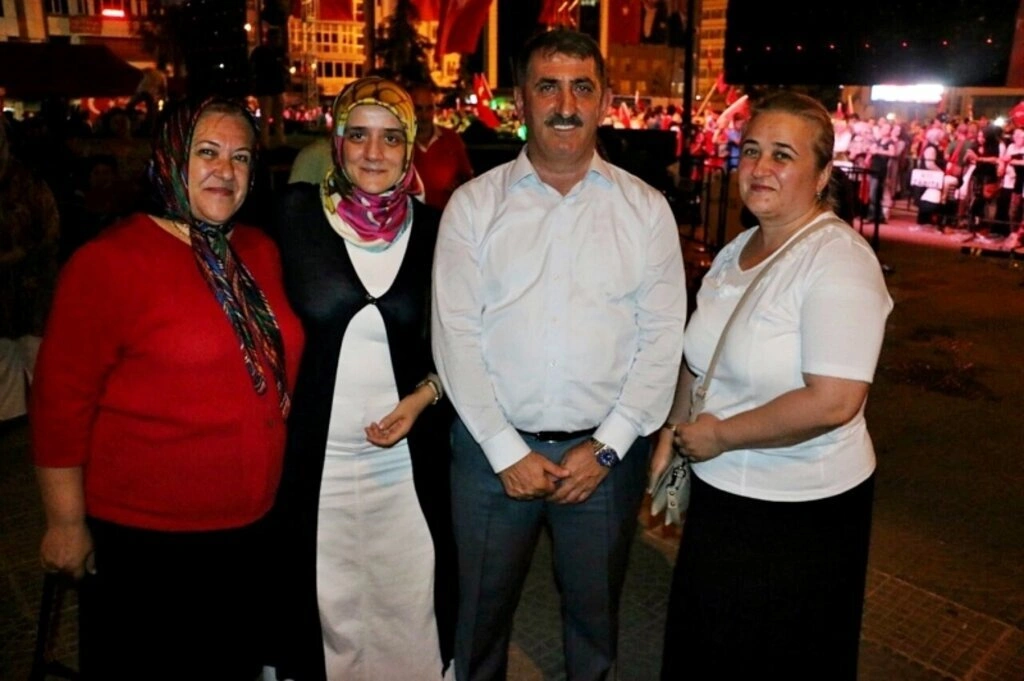 Milletvekili Köktaş demokrasi nöbeti resimleri