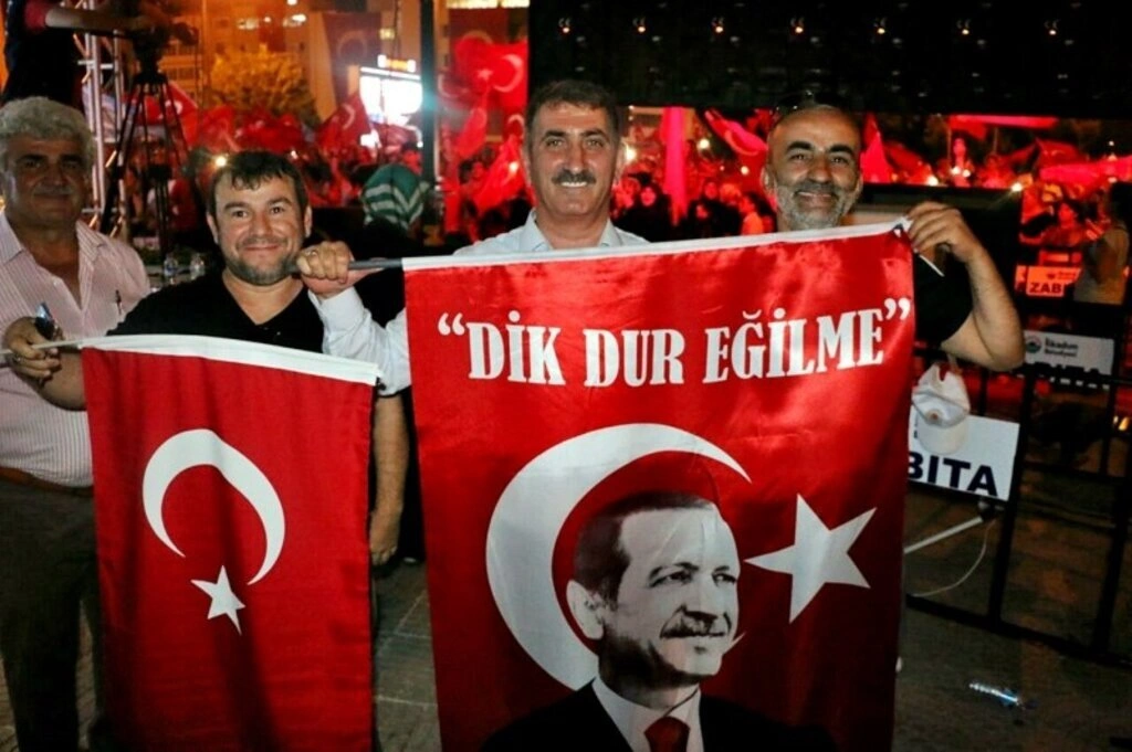 Milletvekili Köktaş demokrasi nöbeti resimleri