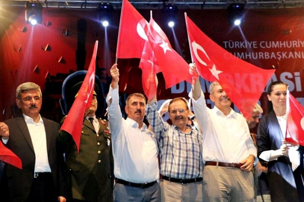 Milletvekili Köktaş demokrasi nöbeti resimleri