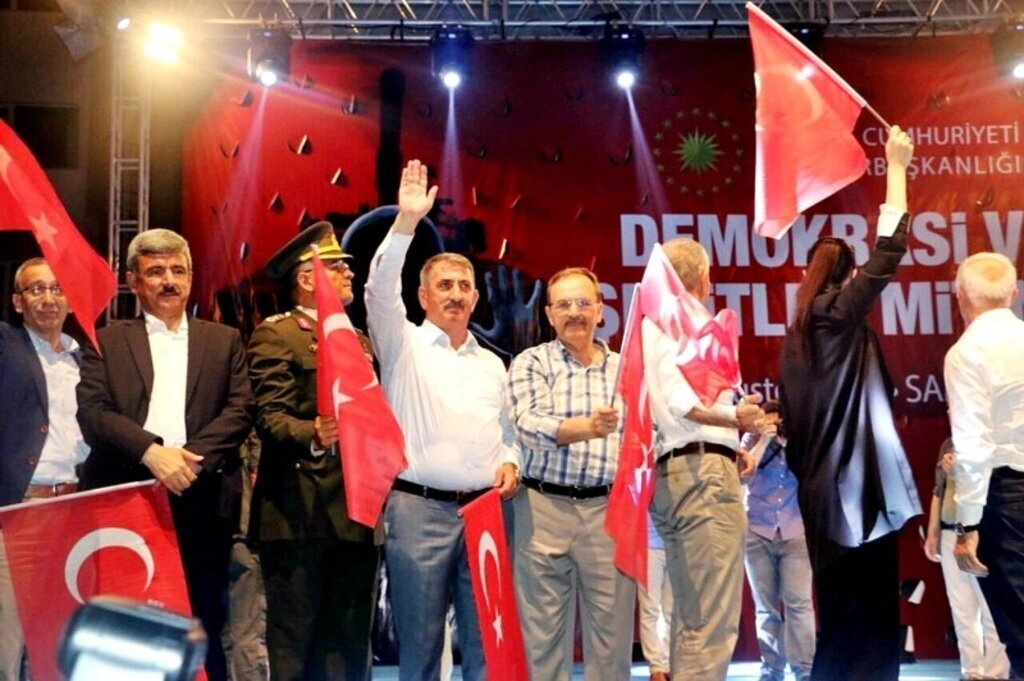 Milletvekili Köktaş demokrasi nöbeti resimleri