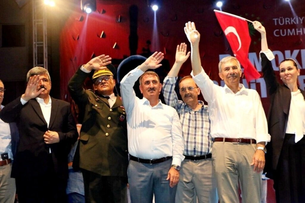 Milletvekili Köktaş demokrasi nöbeti resimleri