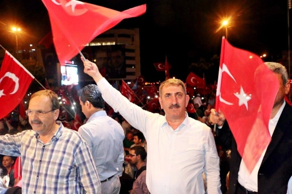 Milletvekili Köktaş demokrasi nöbeti resimleri