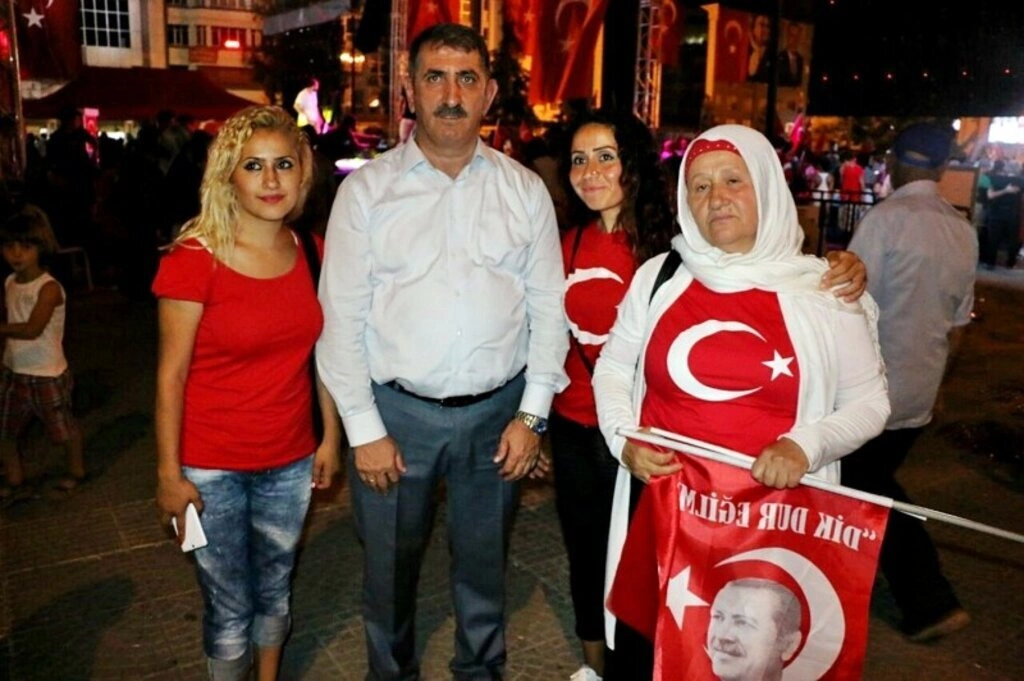 Milletvekili Köktaş demokrasi nöbeti resimleri
