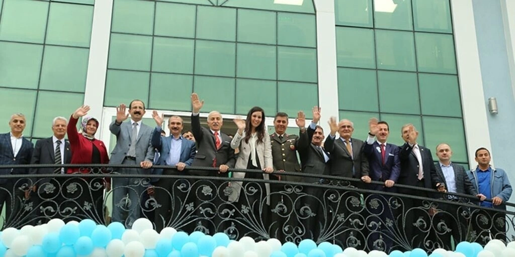 İlkadım Derebahçe Sosyal Tesisleri görkemli bir törenle açıldı