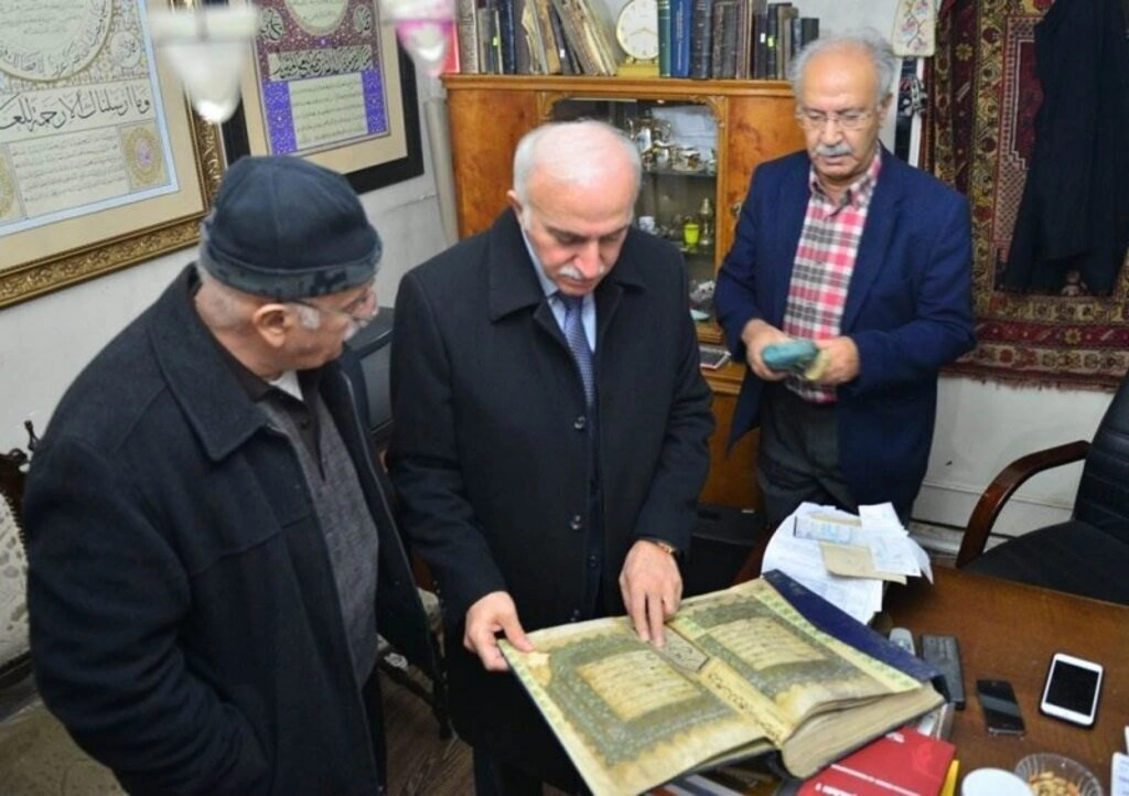 50 yıldır antika eşya topluyor