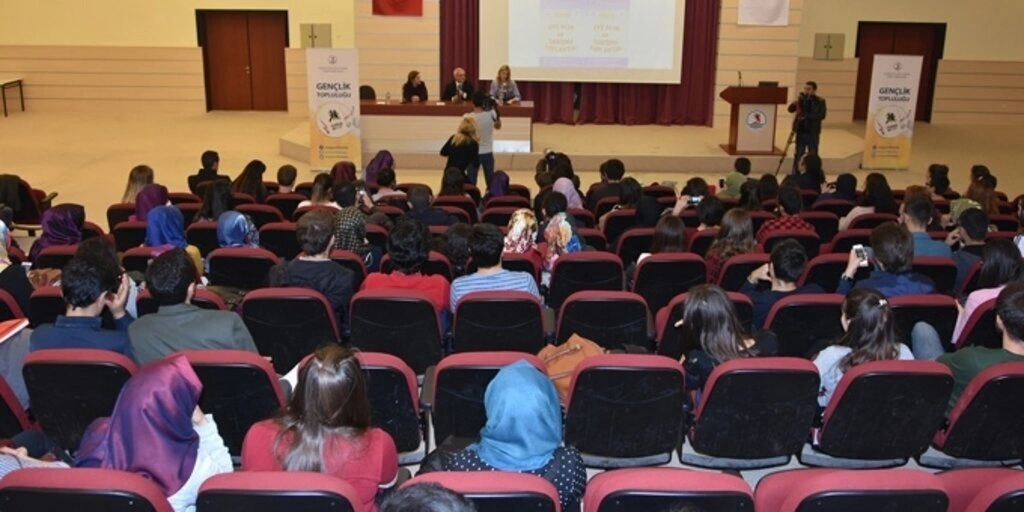 Kim bu güzel oyuncu