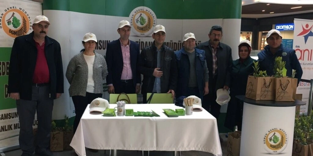 Samsun Orman Fidanlık Müdürlüğü Piazza AVM'de fidan dağıttı