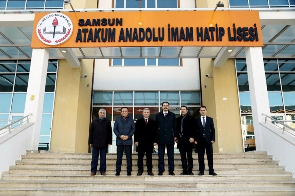 Canik Belediyesi Anadolu İmam-Hatip Lisesi'ne konferans salonu