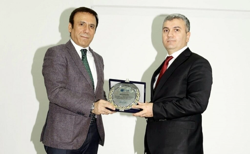 Canik Belediyesi Anadolu İmam-Hatip Lisesi'ne konferans salonu