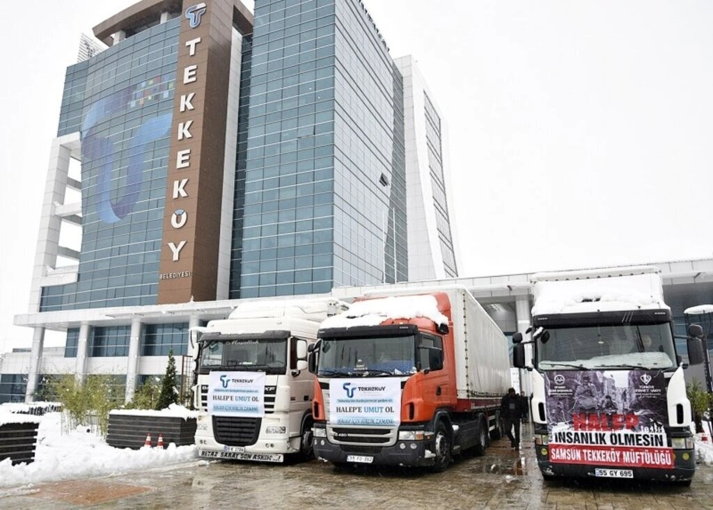 Tekkeköy yardım tırlarını dualarla uğurlandı