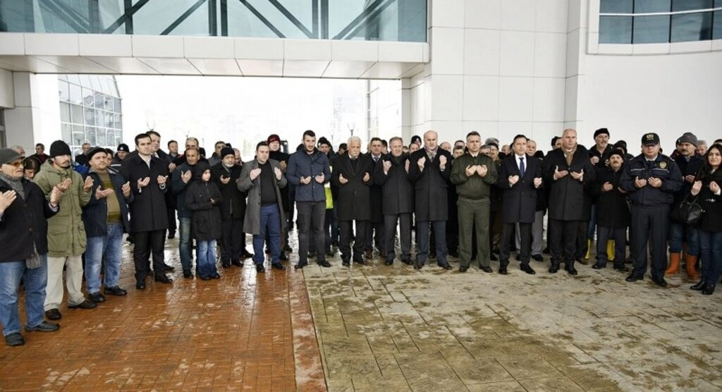 Tekkeköy yardım tırlarını dualarla uğurlandı