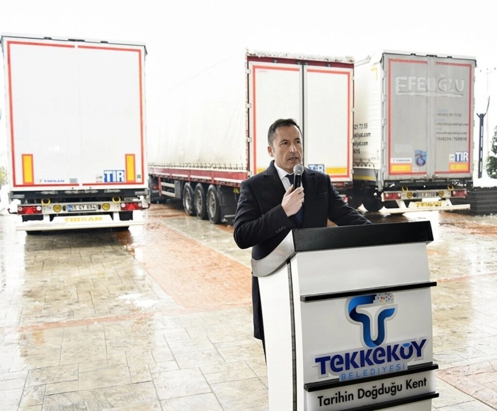 Tekkeköy yardım tırlarını dualarla uğurlandı