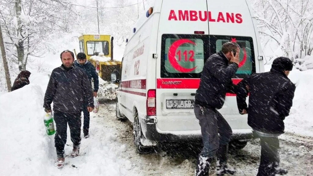 Asılsız ihbarlar ve zincirsiz araçlar, karla mücadeleyi aksatıyor